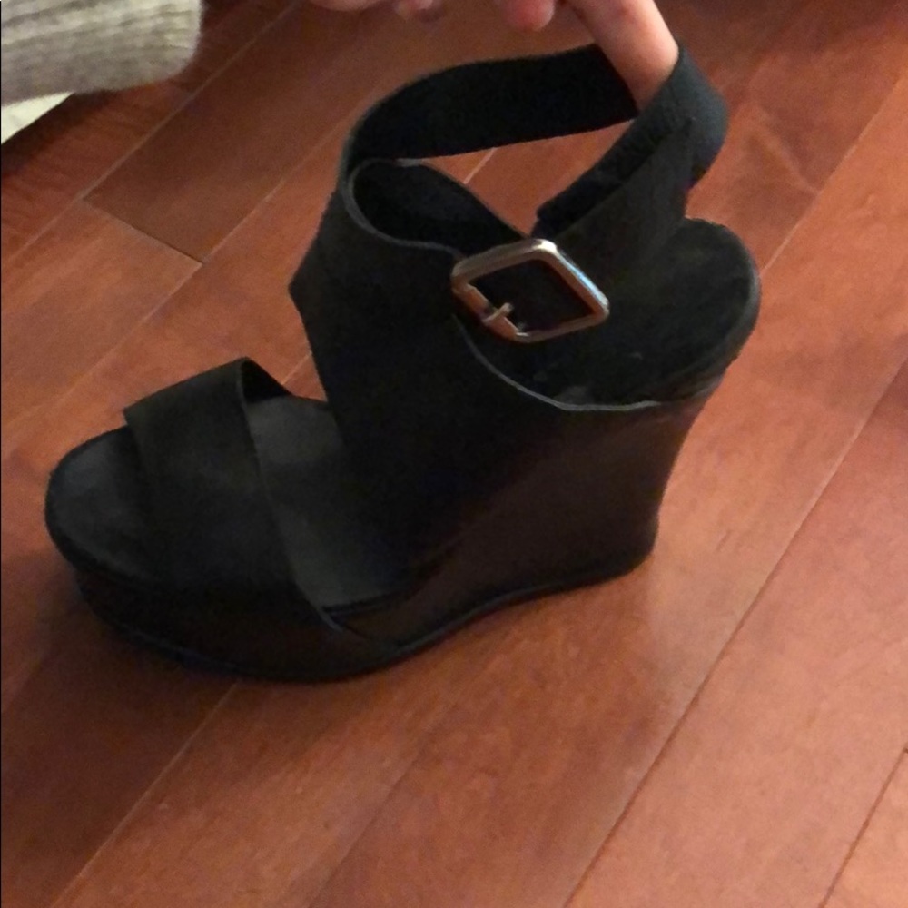 Black Vera Wang Lavender label wedges